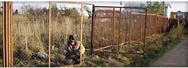 Ремонт забора из сетки рабицы Ремонт и монтаж забора из сетки